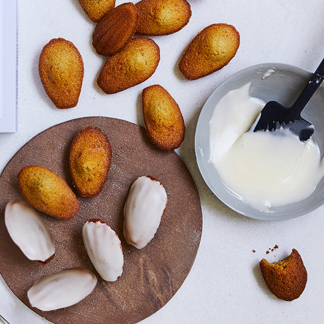 Madeleines with fleur de sel from Île de Ré - organic baking mix